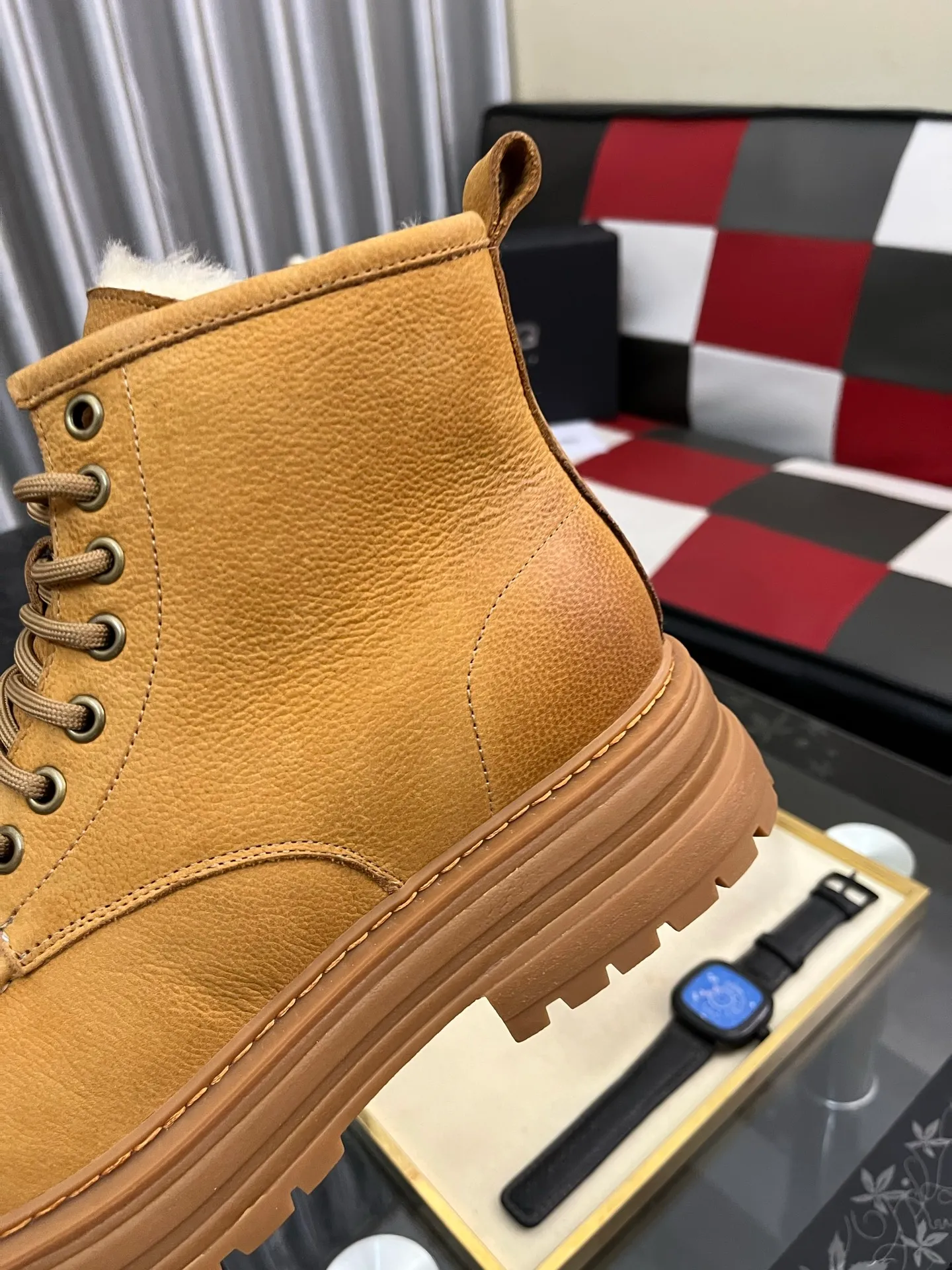 Men's Men's Shoes 💰660⌚️⌚️New UGG fur-integrated men's simple and fashionable snow shoes. The most worth buying at the end of this year are warm casual shoes. Whether you are out and about at home, their comfortable and warm performance will be your most suitable fashion companion! The material is cowhide upper and imported wool is used inside. Two layers of cowhide for warmth and comfort! The eva+ rubber patch outsole is cushioned, wear-resistant, and has good elasticity. It is light and wear-resistant, comfortable and soft, and the new simple cut is more fashionable. It has both practicality and fashion sense, so you no longer have to worry about how to match it in winter, while still maintaining fashionable taste. High-quality genuine wool produced in Dongguan. The material depends on the details! Size: 38-39-40-41-42-43-44-45